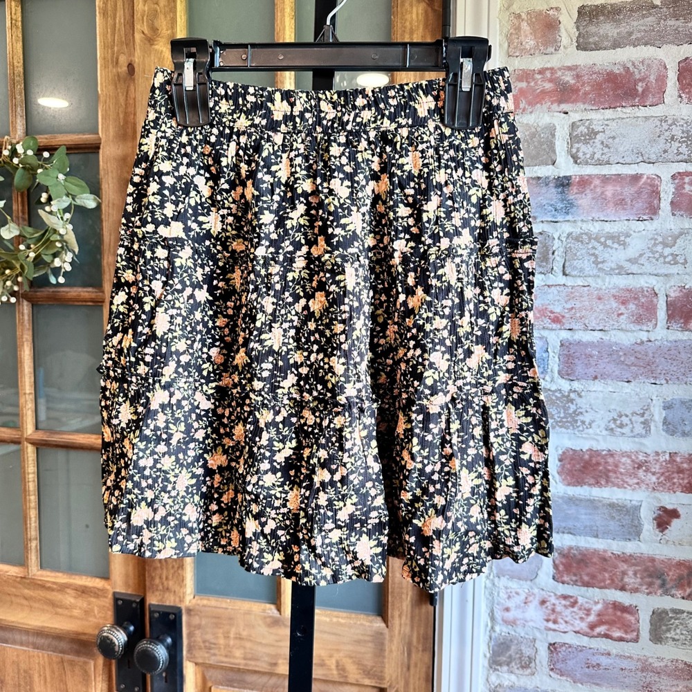 Sim & Sam Tiered Mini Skirt Womens Large Black Ditsy Floral Boho Cottagecore NEW